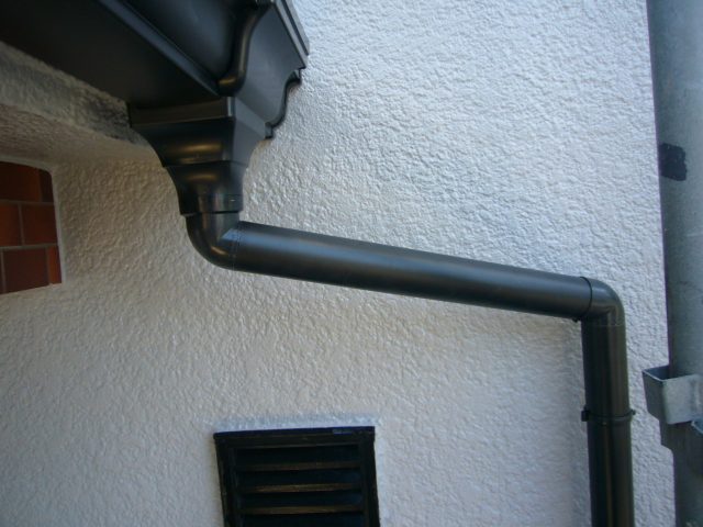 姫路市で竪樋・集水器の接続